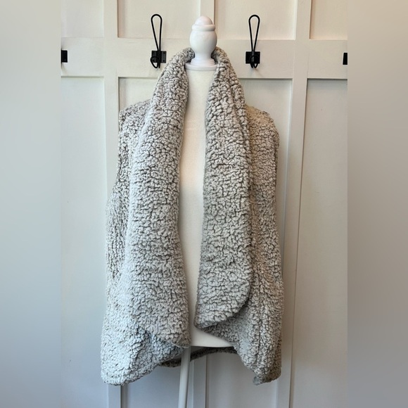 Alter’d State Women’s Fuzzy Sherpa Vest Sleeveless Pockets Size Large (Altered) - Picture 1 of 9